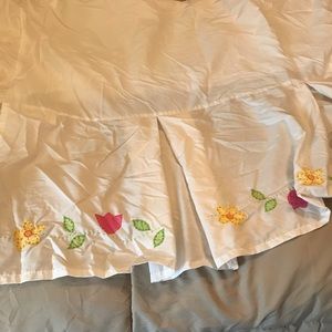 Bedskirt